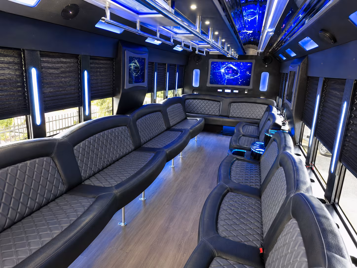 corporate airport transfer buses between thornton and dia for large groups