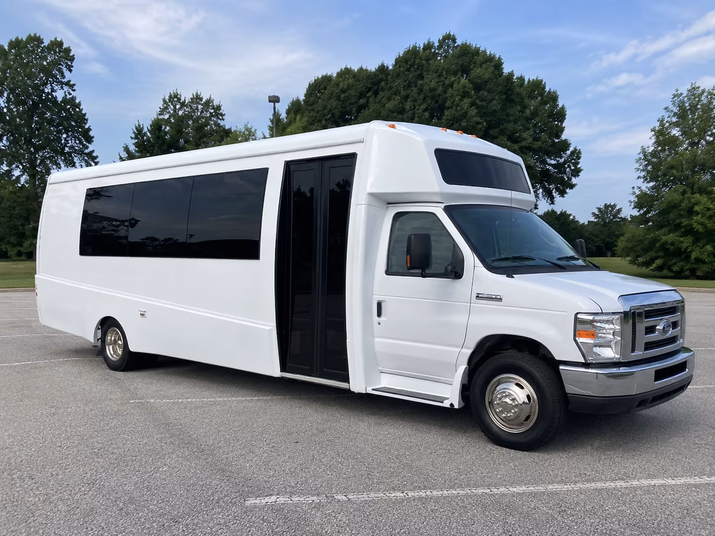 thornton 18 passenger party bus