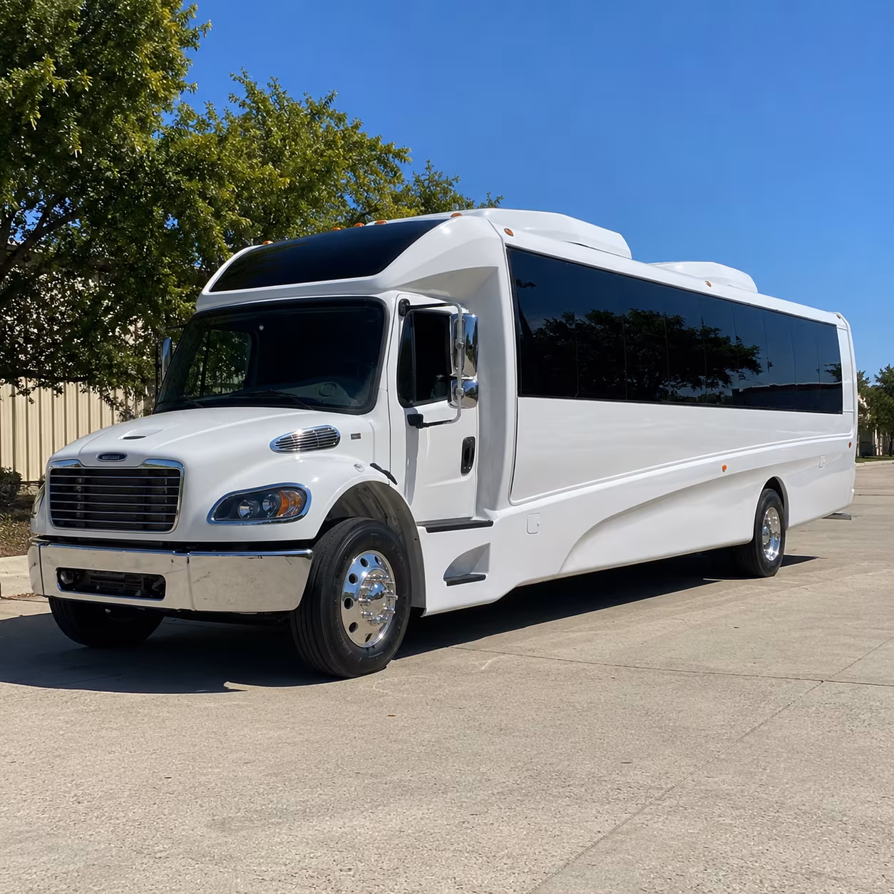 thornton 20 passenger minibus
