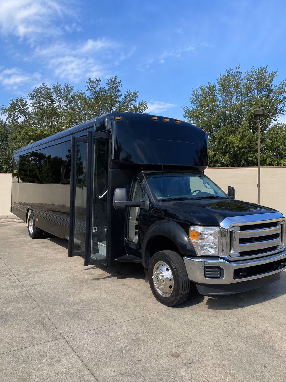 thornton 20 passenger party bus